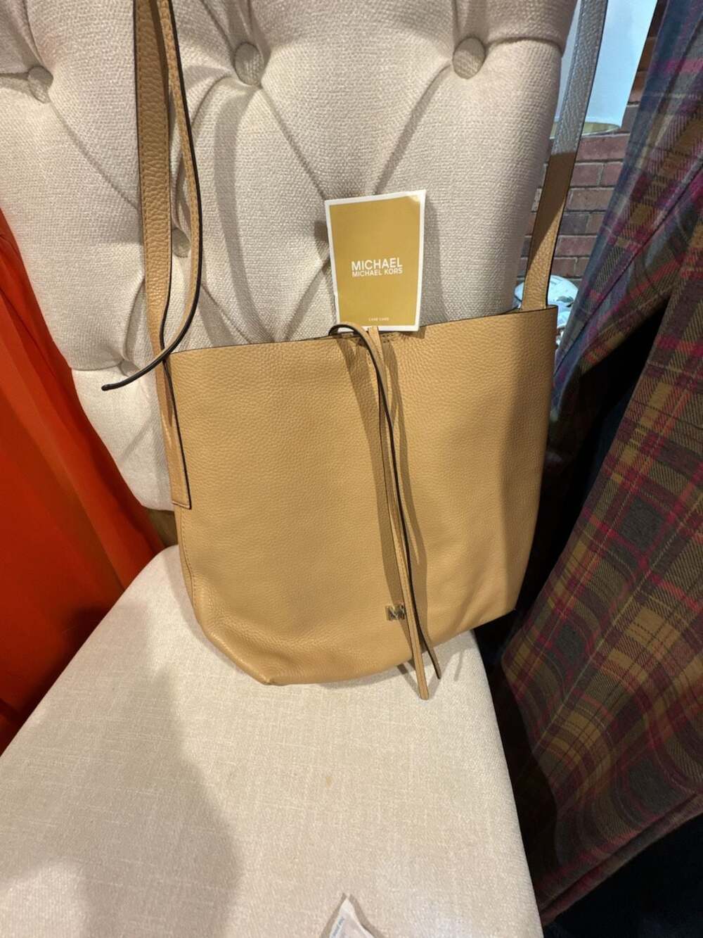 Michael Kors Junie Large Pebbled Leather Messenger Bag in Butternut